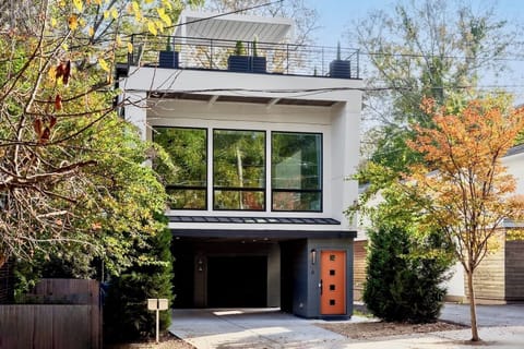 Gorgeous custom-built duplex located in one of the best neighborhoods in Atlanta