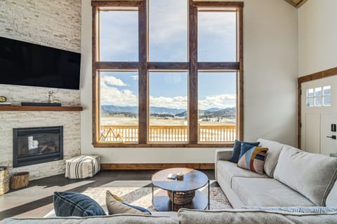 House (4 Bedrooms) | Front of property