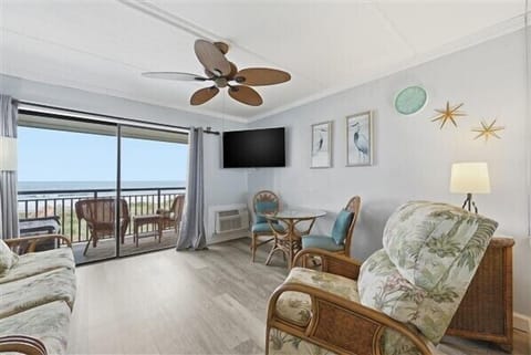 Condo 305