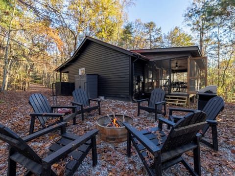 Backyard and screened porch - Relax in the backyard