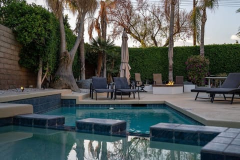 Backyard: pool & spa, natural gas grill, lattice pergola with natural gas grill, sun loungers, ping pong table