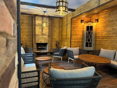 House, 5 Bedrooms, Fireplace, Mountain View | Interior