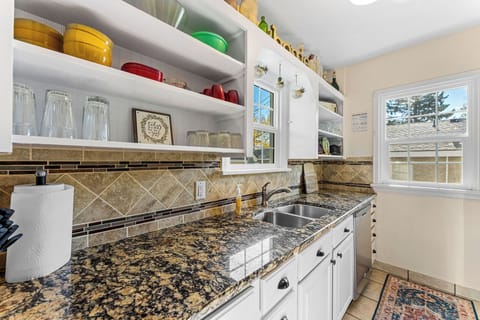 Fully furnished kitchen. Great for baking family meals.