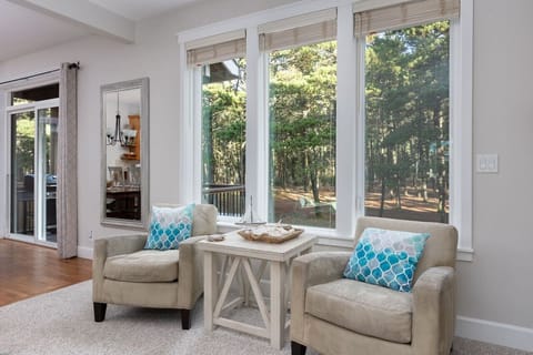 Living Room (East side)