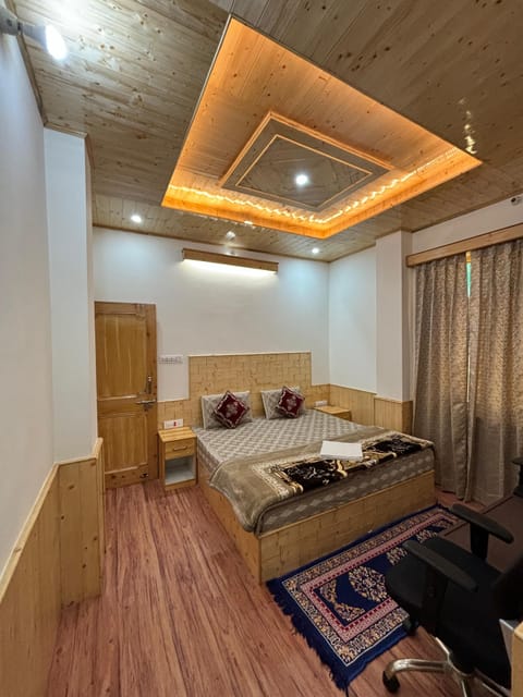 Deluxe Room | Desk, laptop workspace, free WiFi
