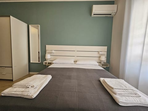 Triple Room | Egyptian cotton sheets, premium bedding, desk, laptop workspace