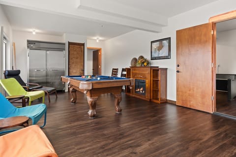 Pool room 1 floor