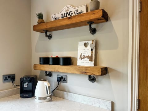 Kitchen | Cracken Cottage - The Green, Chinley