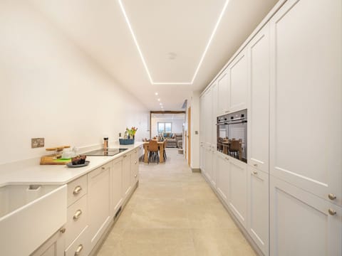 Kitchen | Whiteoak Cottage, Trawden