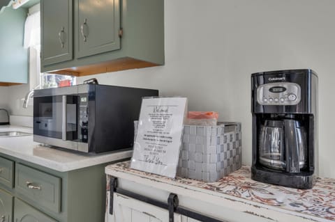 We understand the need for coffee. That's why we took the extra step to ensure this space had it's very own dedicated coffee bar. For coffee drinker like us, having the option to brew our favorite morning cup is a non-negotiable amenity. 