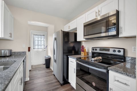 We offer solutions for everyone. We have mid term, short term and even long term rates available. Don't sacrifice amenities to save a buck or two. Book with us and get the best of both worlds. Find out why we've been highly rated by work groups.