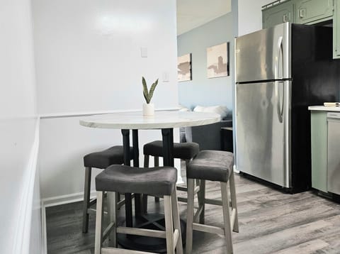 We offer solutions for everyone. We have mid term, short term and even long term rates available. Don't sacrifice amenities to save a buck or two. Book with us and get the best of both worlds. Find out why we've been highly rated by work groups.