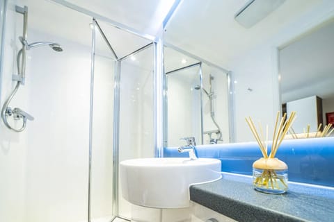 Studio, 1 Double Bed, Non Smoking | Bathroom