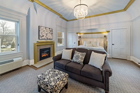 Presidential Suite | Laptop workspace, free WiFi