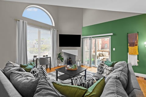 House, Multiple Beds, Patio, City View | Living area