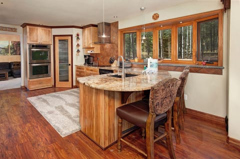 Full kitchen with bar area.