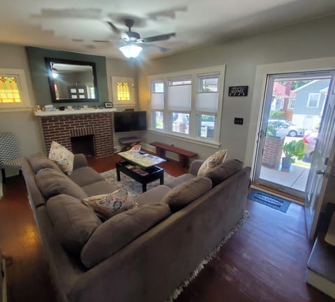 1926 Original Stain Glass Windows, Ceiling Fan, Sectional Sofa & TV With Roku
