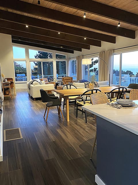 Ocean View Lounge | Welcome to this modern beautiful vaulted space.