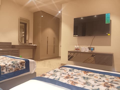 Cullinan Twin Room | Premium bedding, individually furnished, desk, laptop workspace