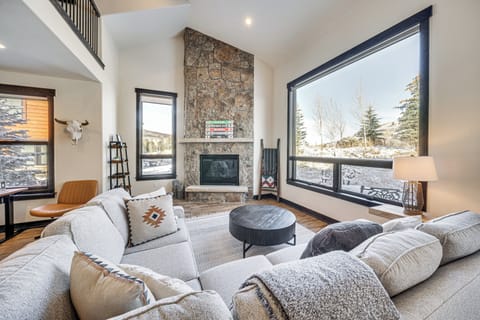 Apartment (3 Bedrooms) | Front of property