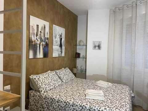 Basic Double Room | Hypo-allergenic bedding, desk, laptop workspace, soundproofing