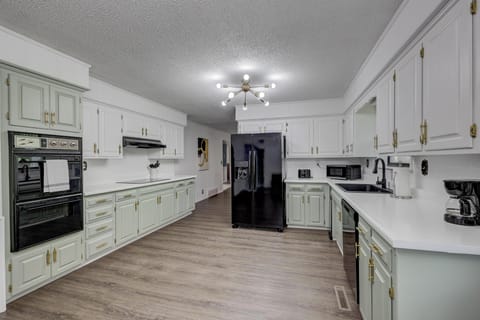 Whatever your cooking dreams are, this kitchen has the room for them!