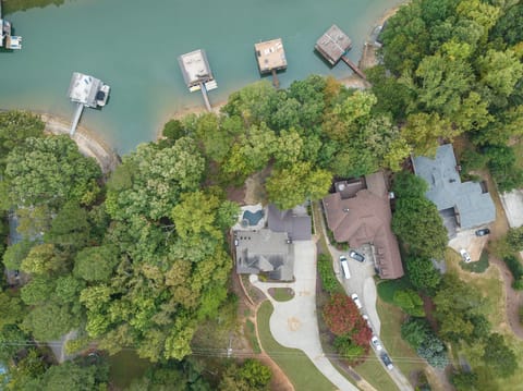 Large 5 Bedroom House right on the water