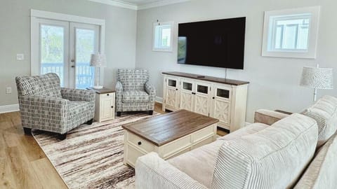 Welcome to Turtle's Nest in Summer Salt in Orange Beach! 3 Bedroom, 4 bathroom. Sleeps 9.