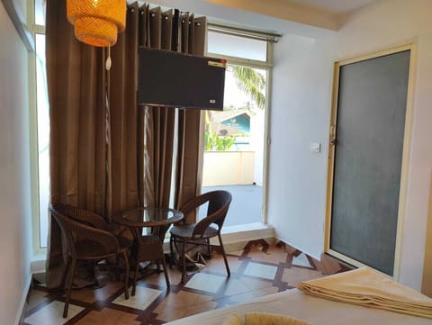 Classic Suite | In-room safe, blackout drapes, iron/ironing board, free WiFi