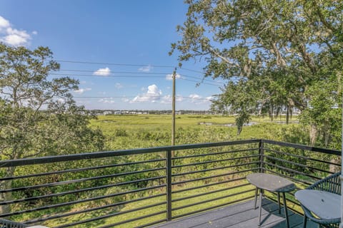 Private Western balcony overlooking the San Sebastian River