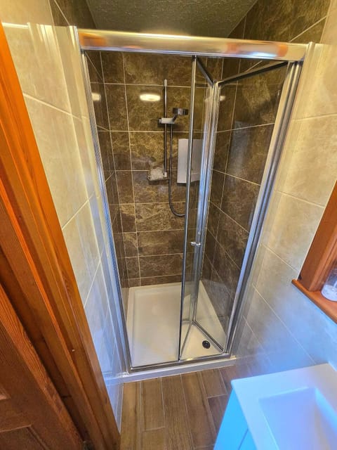 Comfort Suite, Lake View | Bathroom | Towels