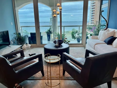 Living room with an unstructured view of the Santa Rosa Bay. 