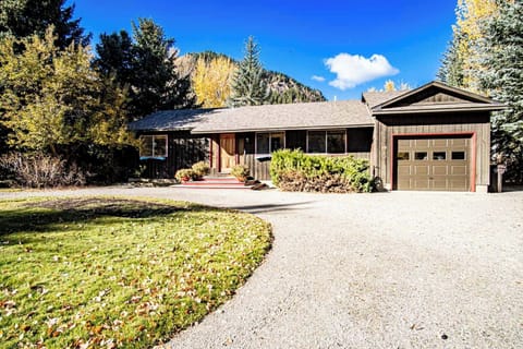 3 Bedroom - 1.15 bathroom Bigwood Riverfront Home