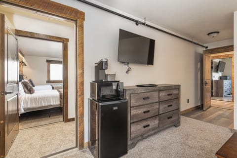 Adjoining suite option