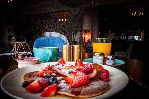 Daily full breakfast for a fee