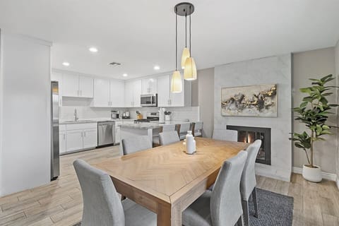 COOK + CONNECT – fully stocked kitchen & group dining
