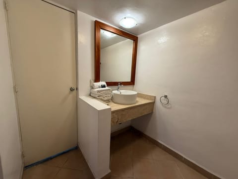 Traditional Room, 2 Double Beds | Bathroom | Shower, rainfall showerhead, free toiletries, towels