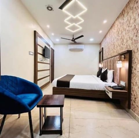 Gallery Double Room, City View | Desk, laptop workspace, free WiFi
