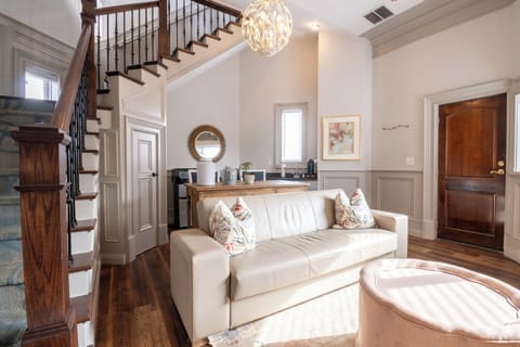 Suite, Balcony, Pool View | Living area