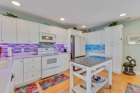 Fully Stocked Kitchen