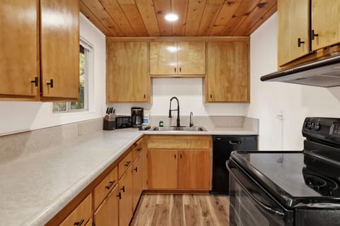 Cabin, Multiple Beds, Hot Tub, Mountain View (2492) | Private kitchen | Coffee/tea maker