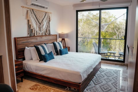 Deluxe Loft | 1 bedroom, blackout drapes, free WiFi