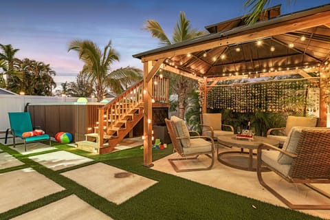 Bradenton Vacation Rental | 4BR | 4.5BA | 2,000 Sq Ft | 3 Steps to Access