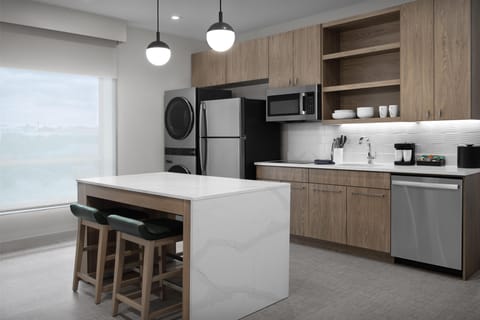 Suite, 1 King Bed | Private kitchen