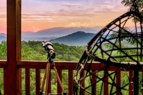 Wake up to this dreamy mountain backdrop at Sunfyre Summit Cabin. The perfect setting to relax and reconnect with nature.