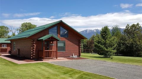 Front view of our quaint Montana cabin!