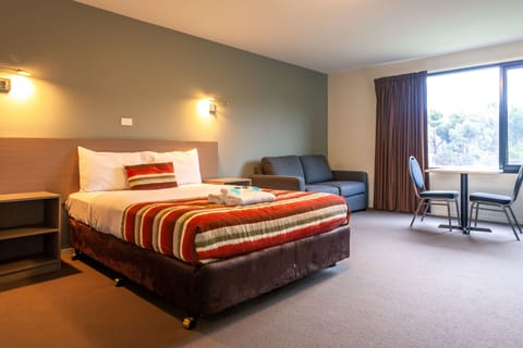 Classic Suite, 1 Queen Bed | Desk, blackout drapes, iron/ironing board, free WiFi