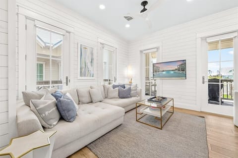 2nd Floor, Living Room