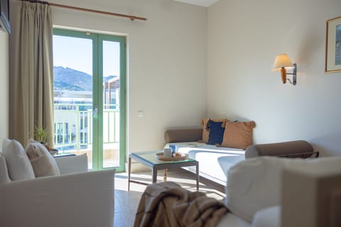 Suite (AD) | Premium bedding, minibar, in-room safe, desk