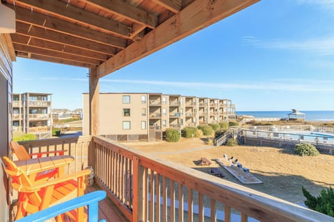 Outdoor Seating area - Private Balcony overlooking pool and Atlantic Ocean